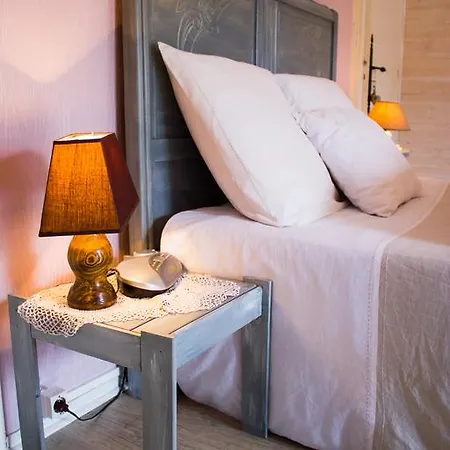 Aux Ronzieres Bed & Breakfast Pouilly-sous-Charlieu Room photo