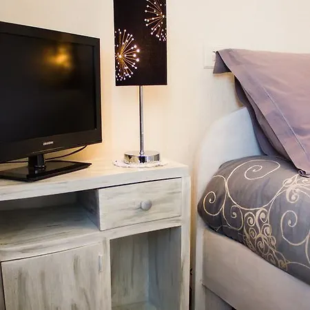 Aux Ronzieres Bed & Breakfast Pouilly-sous-Charlieu Room photo